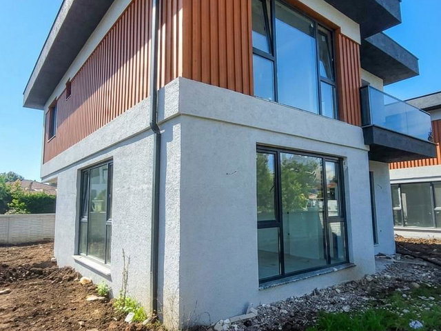 REMAX TAN ' DAN DÜZCE ŞIRALIK MH SIFIR 4+1 SATILIK VİLLA