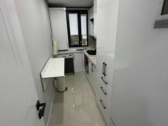 DİKİLİTAŞ’TA YENİ BİNA ARA KAT BALKONLU 3+1 SATILIK DAİRE
