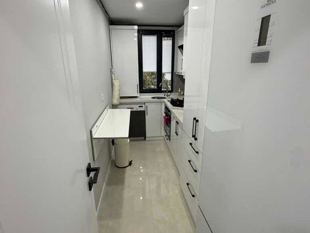 DİKİLİTAŞ’TA YENİ BİNA ARA KAT BALKONLU 3+1 SATILIK DAİRE