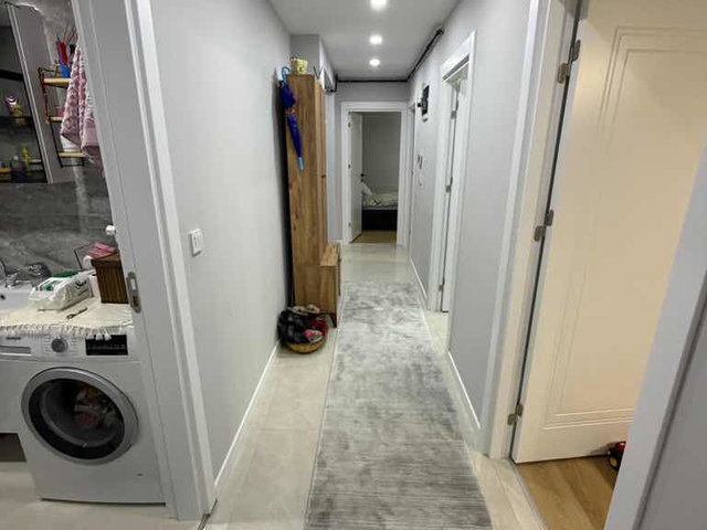 DİKİLİTAŞ’TA YENİ BİNA ARA KAT BALKONLU 3+1 SATILIK DAİRE