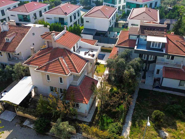 UNCUBOZKÖY VİLLALAR BÖLGESİ ÇİFT VİLLA ARSASI İLE SATILIKTIR