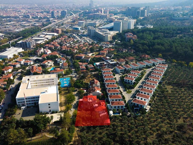 UNCUBOZKÖY VİLLALAR BÖLGESİ ÇİFT VİLLA ARSASI İLE SATILIKTIR