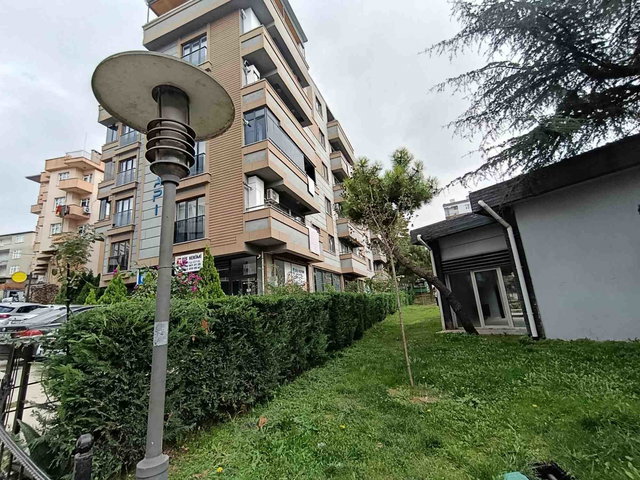 KÖŞKLÜ ÇEŞME PARKI'NIN İÇİNDE KAPALI VE AÇIK OTOPARKLI GENİŞ 2+1 SATILIK DAİRE