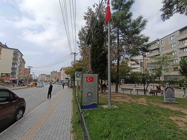 KÖŞKLÜ ÇEŞME PARKI'NIN İÇİNDE KAPALI VE AÇIK OTOPARKLI GENİŞ 2+1 SATILIK DAİRE