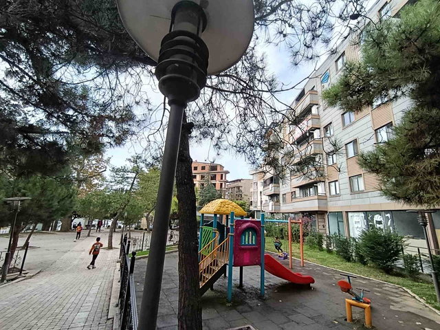 KÖŞKLÜ ÇEŞME PARKI'NIN İÇİNDE KAPALI VE AÇIK OTOPARKLI GENİŞ 2+1 SATILIK DAİRE
