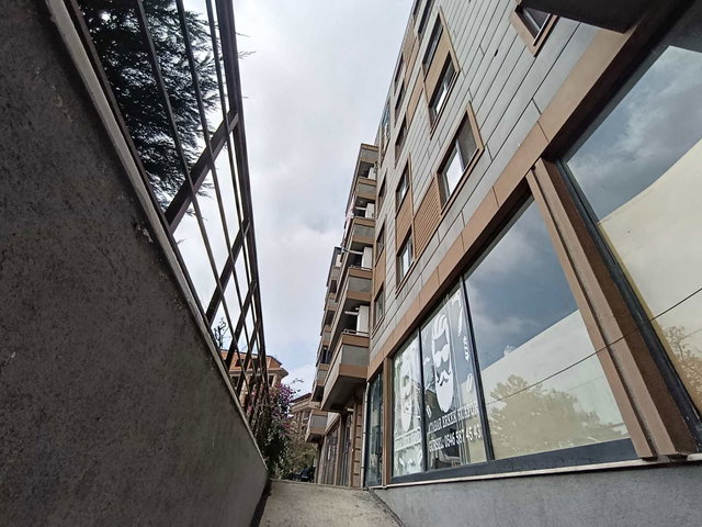 KÖŞKLÜ ÇEŞME PARKI'NIN İÇİNDE KAPALI VE AÇIK OTOPARKLI GENİŞ 2+1 SATILIK DAİRE