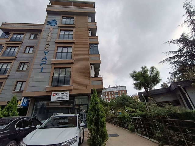 KÖŞKLÜ ÇEŞME PARKI'NIN İÇİNDE KAPALI VE AÇIK OTOPARKLI GENİŞ 2+1 SATILIK DAİRE