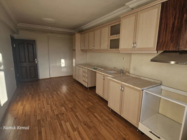 REMAX İLKE'DEN ÇAYKARA CADDESİ'NDE 3+1 KİRALIK DAİRE