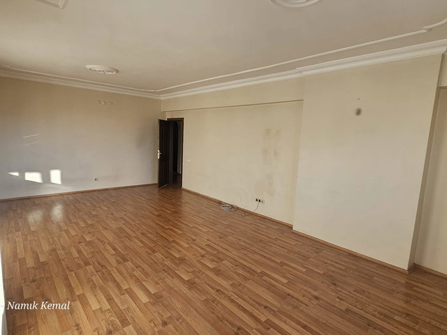 REMAX İLKE'DEN ÇAYKARA CADDESİ'NDE 3+1 KİRALIK DAİRE