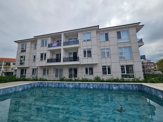 KARASU YALI MAHALLESİ ÇAMLIK 5 SİTESİNDE SATILIK 1+1 DAİRE
