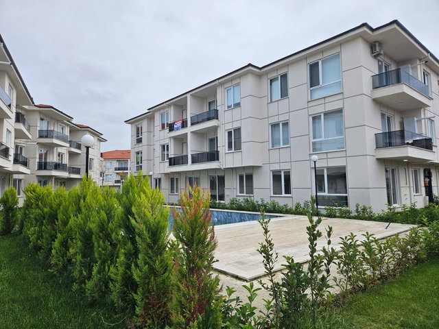 KARASU YALI MAHALLESİ ÇAMLIK 5 SİTESİNDE SATILIK 1+1 DAİRE