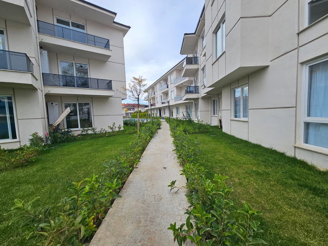 KARASU YALI MAHALLESİ ÇAMLIK 5 SİTESİNDE SATILIK 1+1 DAİRE