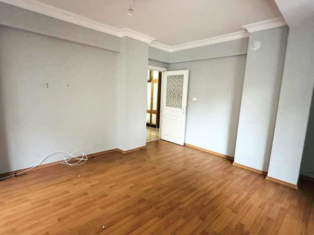 FIRSAT, ÇAKMAK MH. İKBAL CD. 100 M. KİRALIK 2+1 ARA KAT DAİRE,