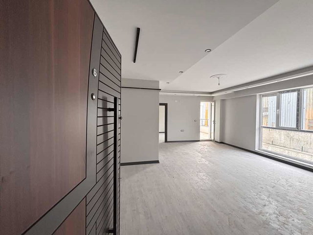 KARTEPE FSM’DE 1 + 1 SATILIK GENIŞ DAIRE