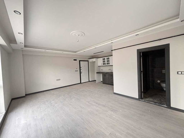 KARTEPE FSM’DE 1 + 1 SATILIK GENIŞ DAIRE