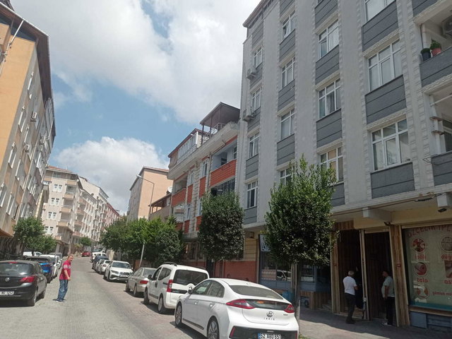 REMAX OLUŞUM'DAN GÜNGÖREN'DE SATILIK 2.5+1 GENIŞ BOŞ DAIRE