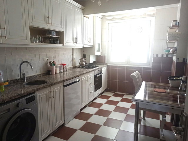 REMAX OLUŞUM'DAN GÜNGÖREN'DE SATILIK 2.5+1 GENIŞ BOŞ DAIRE