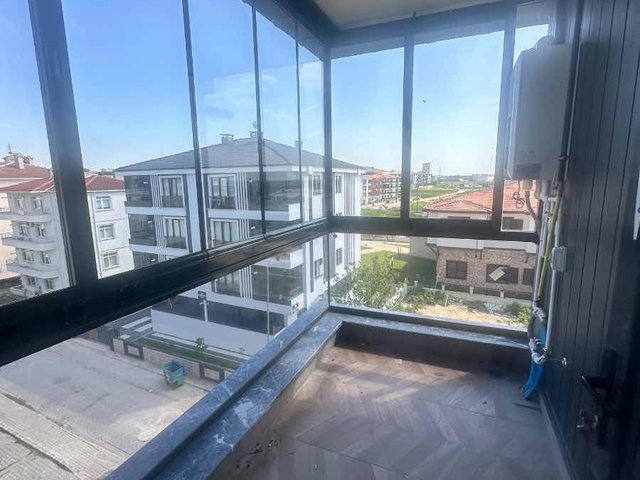 LÜLEBURGAZ İSTASYON CADDESİNDE RE/MAX EKİNOX'TAN SATILIK 1+1 DAİRE & OFİS