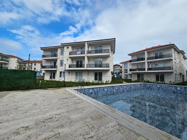 REMAX/MAVI DEN KARASU YALI MAH ÇAMLIK-4 SITESI SATILIK 1+1 DAIRE