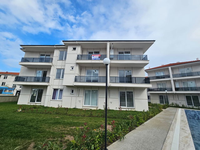 REMAX/MAVI DEN KARASU YALI MAH ÇAMLIK-4 SITESI SATILIK 1+1 DAIRE