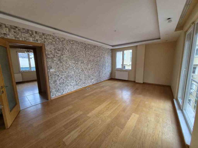 KADIKÖY BOSTANCI MAHALLESİ BOSTANİÇİ SOKAKTA KİRALIK 3+1 DAİRE