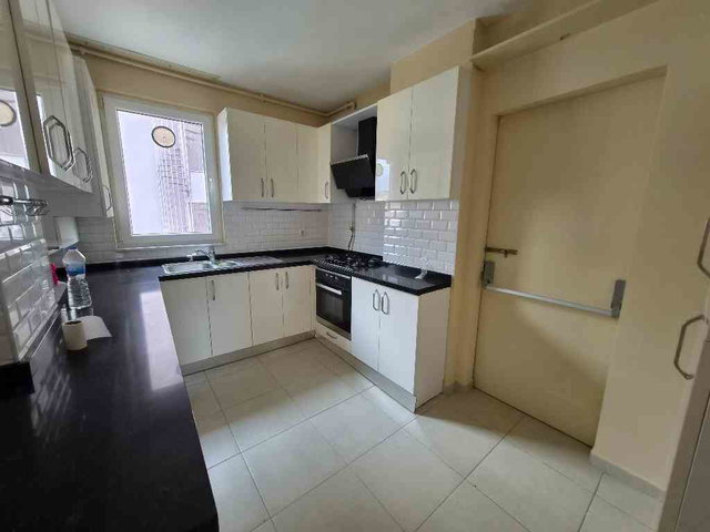 KADIKÖY BOSTANCI MAHALLESİ BOSTANİÇİ SOKAKTA KİRALIK 3+1 DAİRE