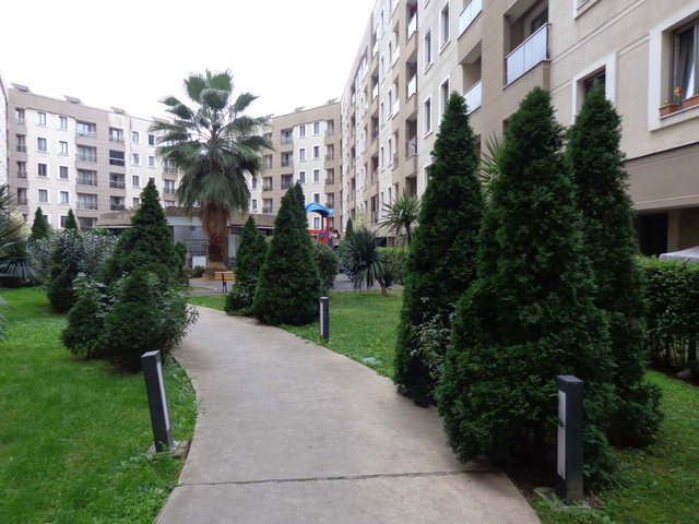 REMAX HANE- SİTE İÇERİSİNDE 1+1 ARA KAT EŞYALI BALKONLU DAİRE