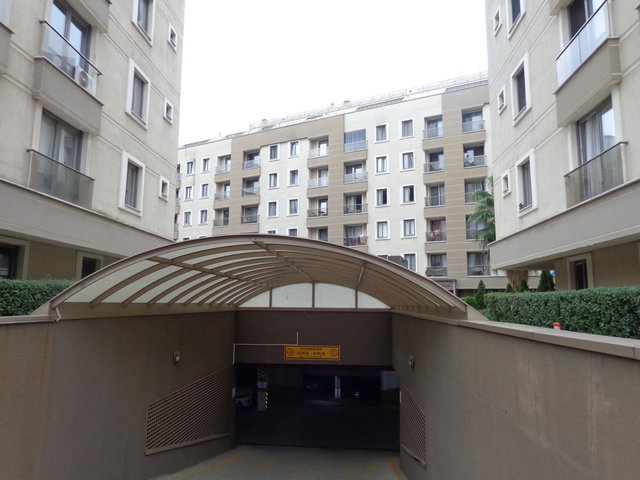 REMAX HANE- SİTE İÇERİSİNDE 1+1 ARA KAT EŞYALI BALKONLU DAİRE