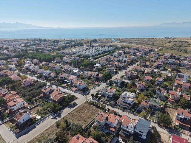 DIKILI SALIHLER MAH. GÜLKENT'DE 3+1 SATILIK KÖŞE VILLA