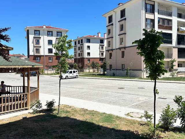 LÜLEBURGAZ BÜYÜKKARIŞTIRAN 'DA SATILIK 2+1 DAİRE