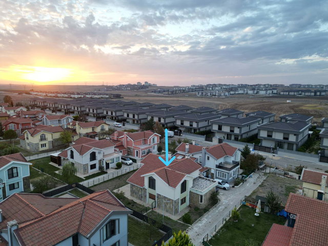 ALINTERİ VİLLA EVLERİ'NDE 4+1 LÜKS DUBLEKS VİLLA & 500 M2 ARSASI