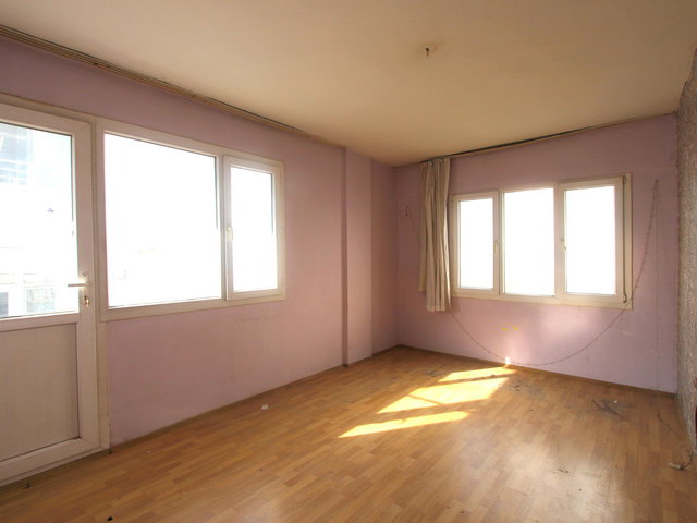 BUCA MENDERES MAHALLESİ'NDE MERKEZİ KONUMLU 3+1 SATILIK DAİRE