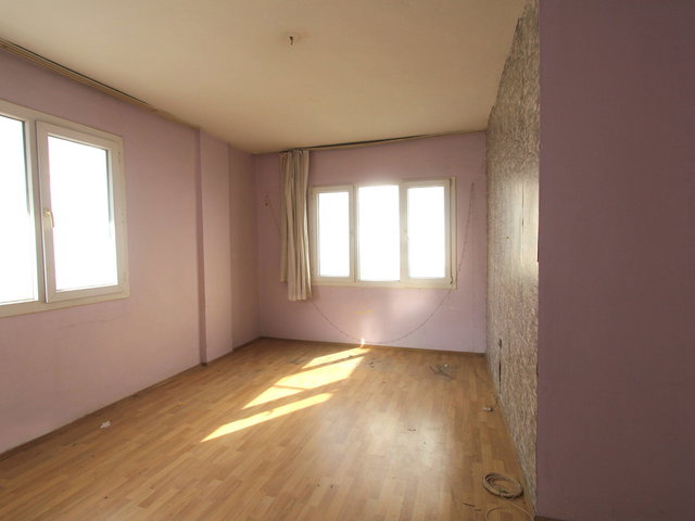 BUCA MENDERES MAHALLESİ'NDE MERKEZİ KONUMLU 3+1 SATILIK DAİRE