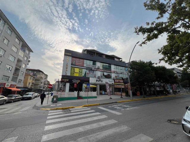 GÖLCÜK MERKEZ MAHALLESINDE FUL EŞYALI KIRALIK DAIRE RE/MAX ÇAKR