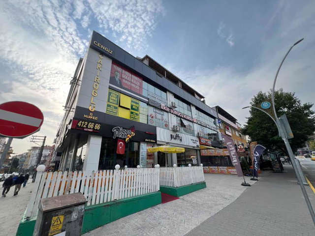 GÖLCÜK MERKEZ MAHALLESINDE FUL EŞYALI KIRALIK DAIRE RE/MAX ÇAKR