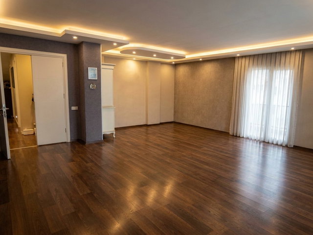 KARŞIYAKA ANADOLU CAD. ÜZERINDE TERASLI 4+1 DAIRE