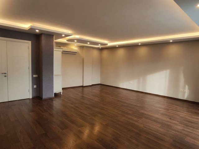 KARŞIYAKA ANADOLU CAD. ÜZERINDE TERASLI 4+1 DAIRE