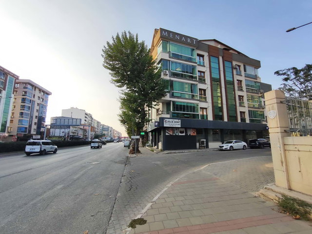 KARŞIYAKA ANADOLU CAD. ÜZERINDE TERASLI 4+1 DAIRE