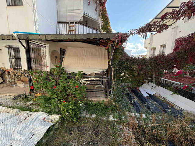KUŞADASI HAVUZLU SİTE İÇERİSİNDE DENİZ MANZARALI VİLLA