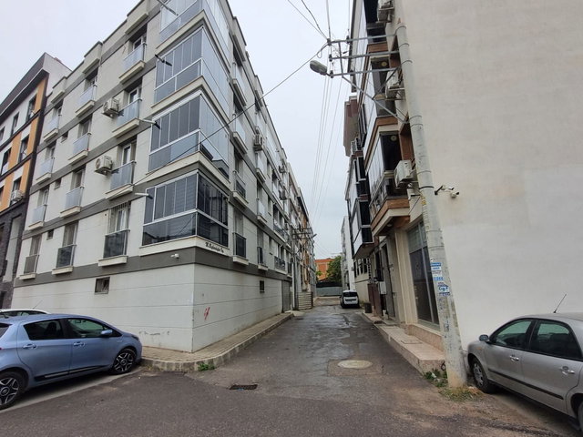 KARŞIYAKA CUMHURİYET MAH. İSKANLI, KAPALI OTOPARKLI, DOĞALGAZLI FIRSAT 2+1 DAİRE