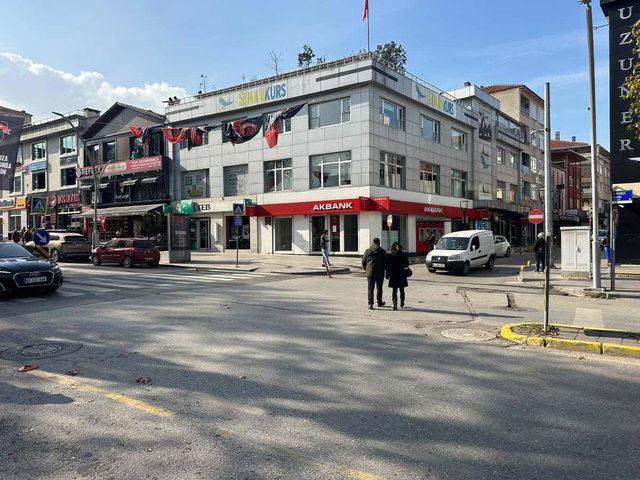 GÖLCÜK MERKEZ MAH.’DE EŞYALI 2+1 KİRALIK DAİRE | BALKONLU, DOĞALGAZ KOMBİLİ