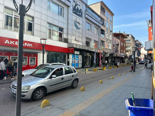 GÖLCÜK MERKEZ MAH.’DE EŞYALI 2+1 KİRALIK DAİRE | BALKONLU, DOĞALGAZ KOMBİLİ