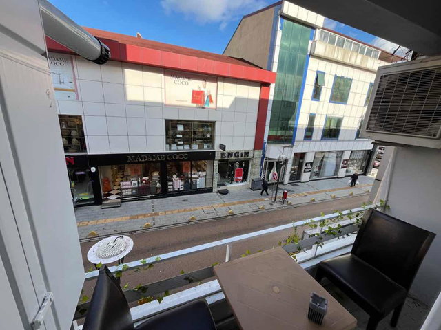 GÖLCÜK MERKEZ MAH.’DE EŞYALI 2+1 KİRALIK DAİRE | BALKONLU, DOĞALGAZ KOMBİLİ