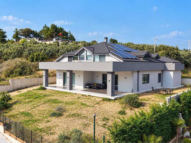 RE/MAX BEYAZ NİLÜFERKÖY’DE 836 M² ARSADA ÇİFT SALONLU ULTRA LÜKS VİLLA