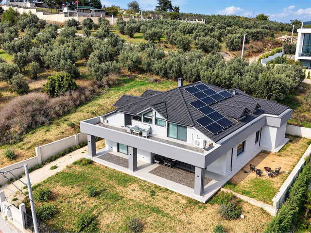 RE/MAX BEYAZ NİLÜFERKÖY’DE 836 M² ARSADA ÇİFT SALONLU ULTRA LÜKS VİLLA