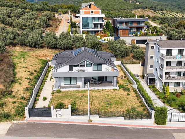 RE/MAX BEYAZ NİLÜFERKÖY’DE 836 M² ARSADA ÇİFT SALONLU ULTRA LÜKS VİLLA