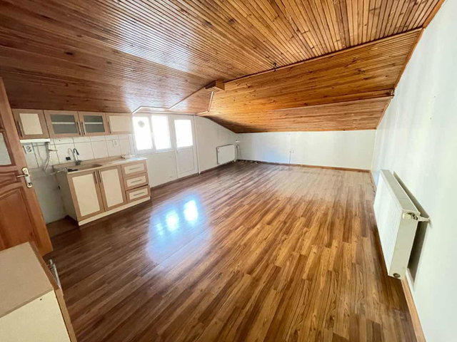 BERK YILDIRIM'DAN MADENLER METRO DURAĞININ DİBİNDE 1+1 KOMBİLİ