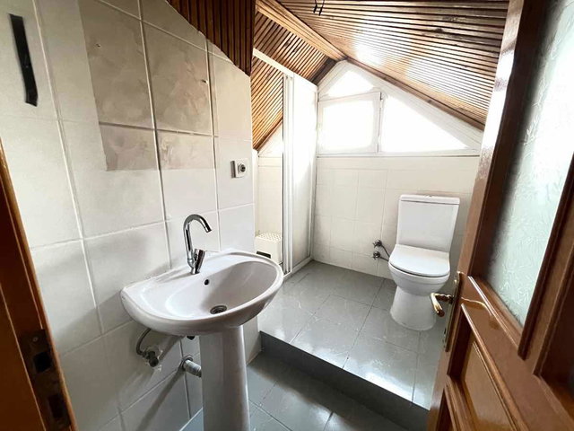 BERK YILDIRIM'DAN MADENLER METRO DURAĞININ DİBİNDE 1+1 KOMBİLİ
