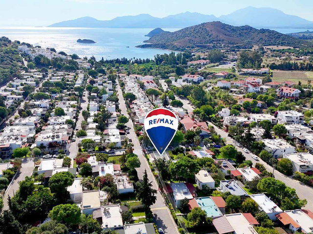 KARAINCIR TATIL SITESINDE AYRICALIKLI KONUMDA SATILIK TAM MÜSTAKIL EV