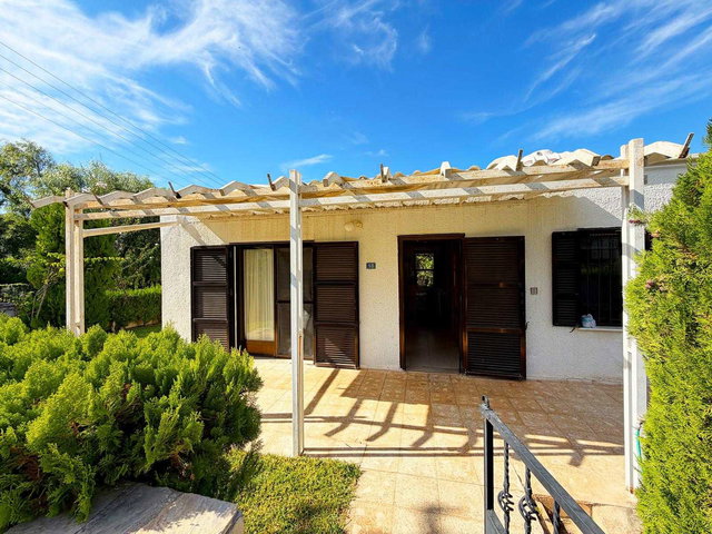 KARAINCIR TATIL SITESINDE AYRICALIKLI KONUMDA SATILIK TAM MÜSTAKIL EV